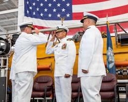 Undersea Rescue Command holds Change of Command Ceremony