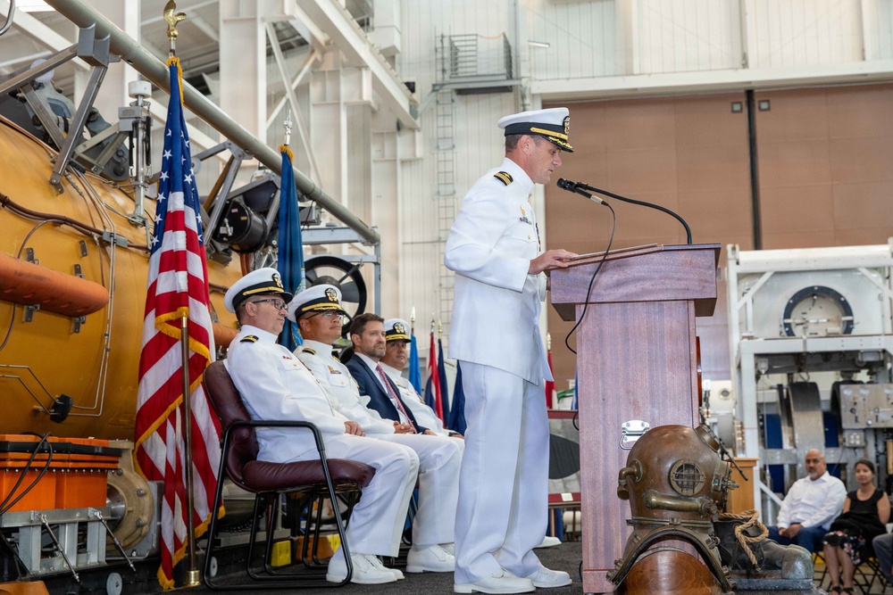 Undersea Rescue Command holds Change of Command Ceremony