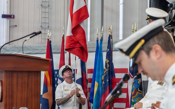Undersea Rescue Command holds Change of Command Ceremony
