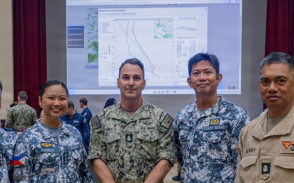 Service members attend RIMPAC meteorology, oceanography workshop