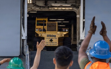 U.S. Marines aboard USS Essex offload cargo