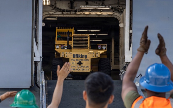 U.S. Marines aboard USS Essex offload cargo