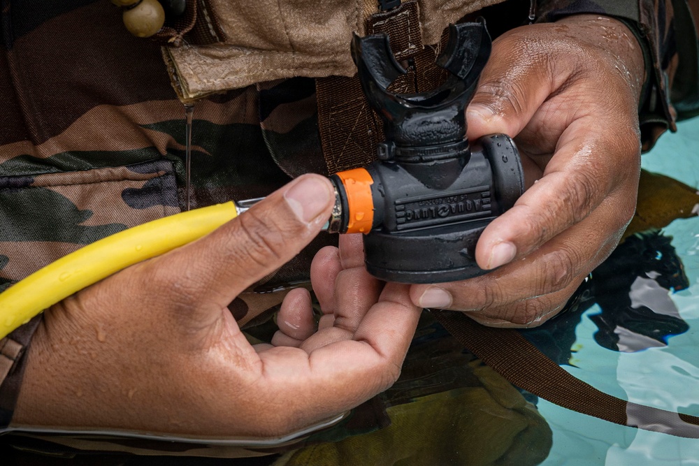 Royal Tongan Marines Conduct Shallow Underwater Egress Training