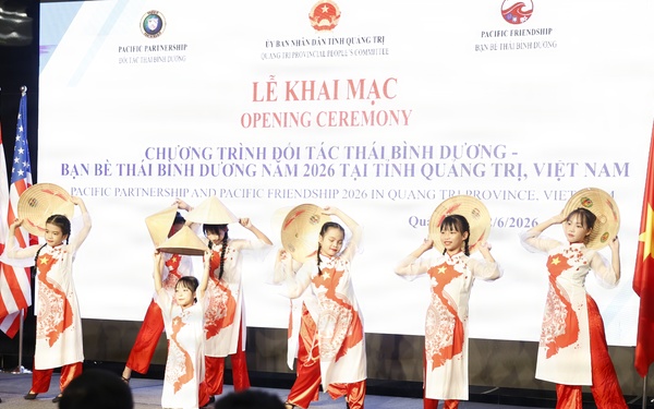 Vietnam’s Blue Star Center Performers Dance!