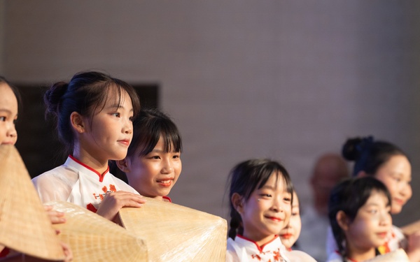 Vietnam’s Blue Star Center Performers Dance!