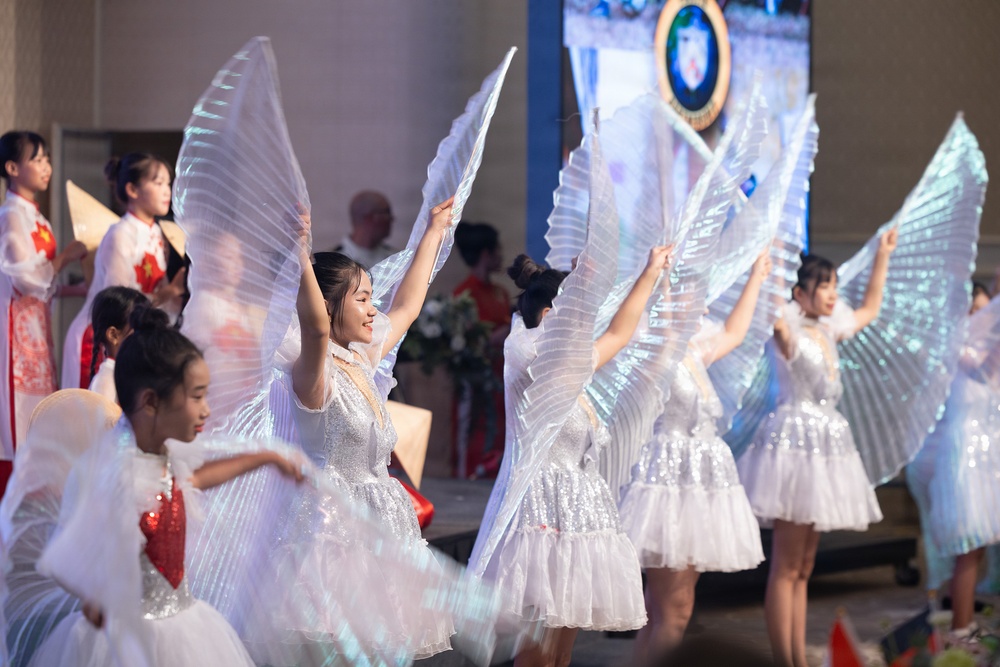 Vietnam’s Blue Star Center Performers Dance!
