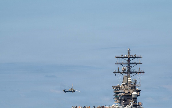 USS Gridley and USS Nimitz Conduct Air Power Demonstration