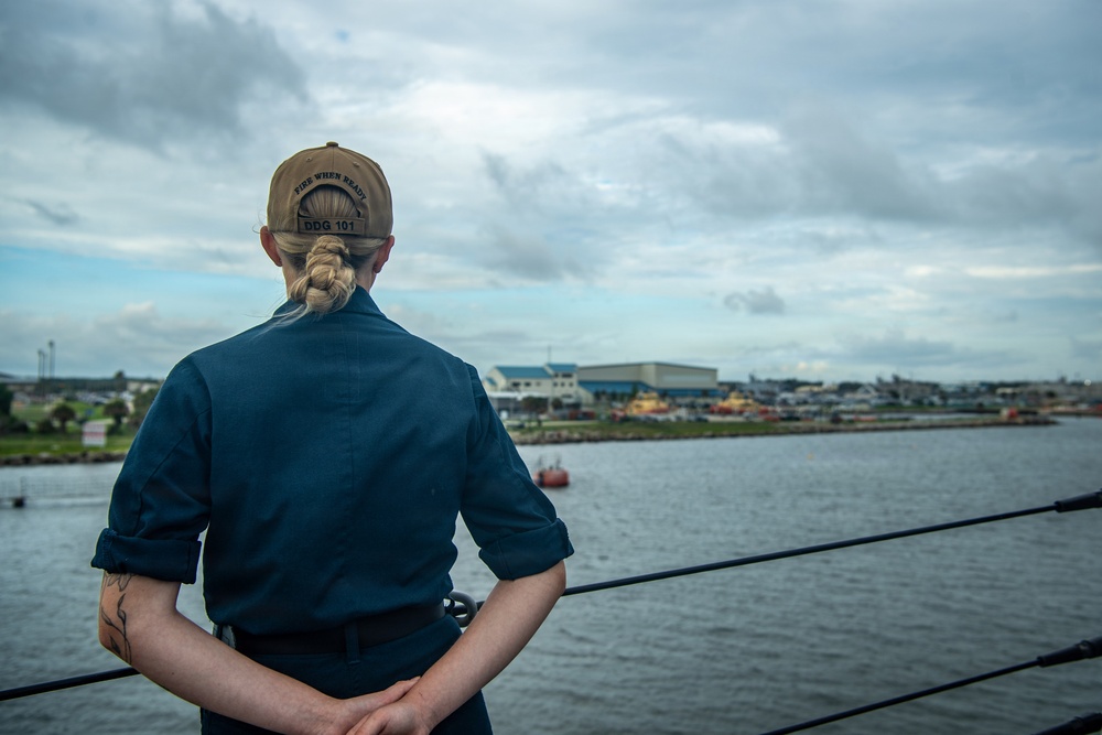 USS Gridley Pulls Into Mayport, Florida