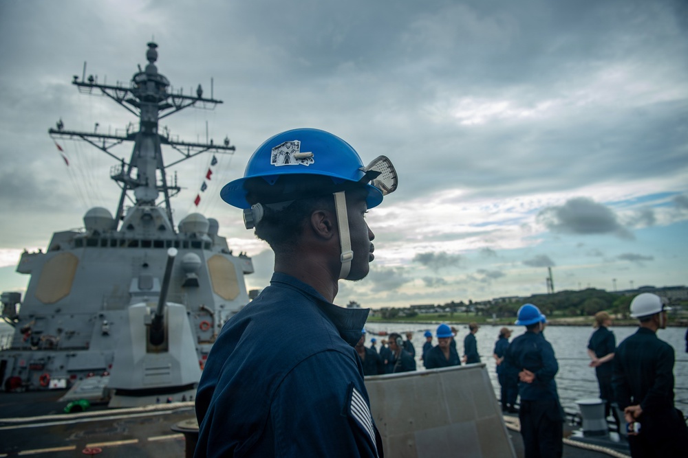 USS Gridley Pulls Into Mayport, Florida