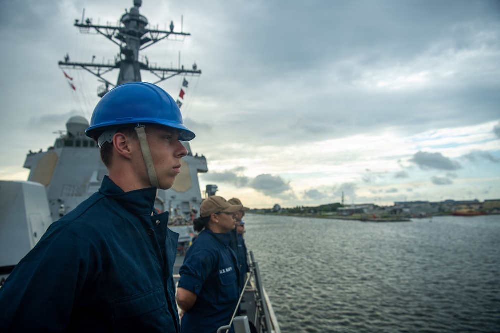 USS Gridley Pulls Into Mayport, Florida