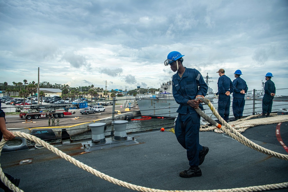 USS Gridley Pulls Into Mayport, Florida