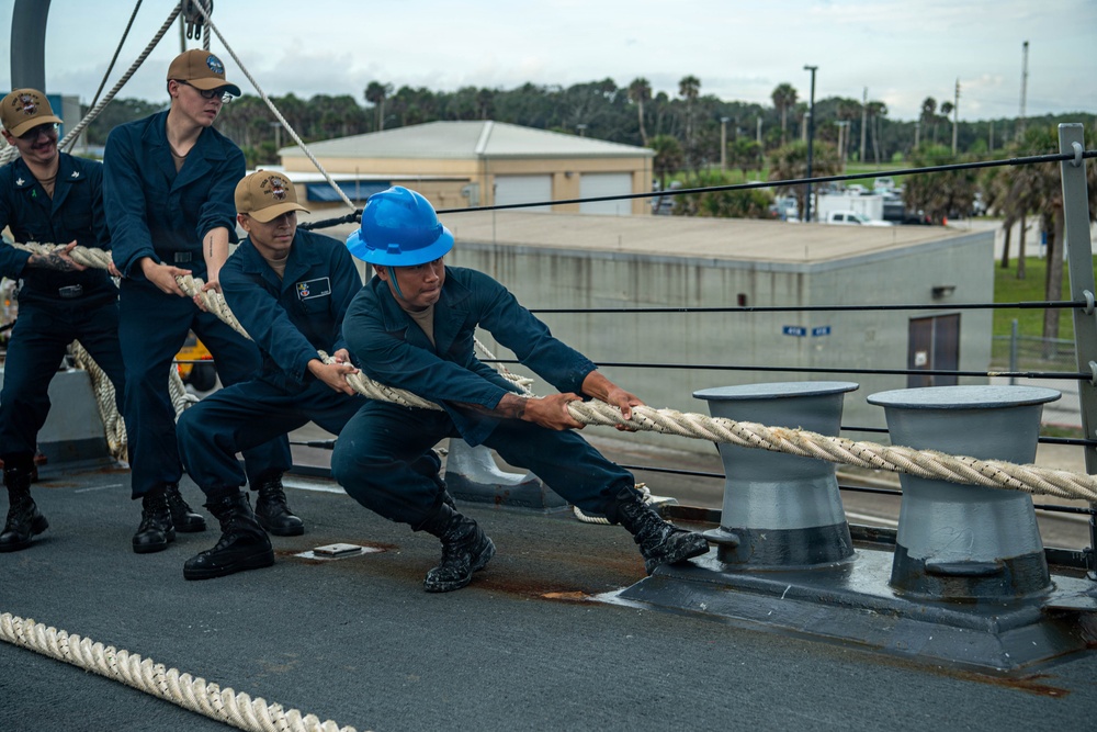 USS Gridley Pulls Into Mayport, Florida