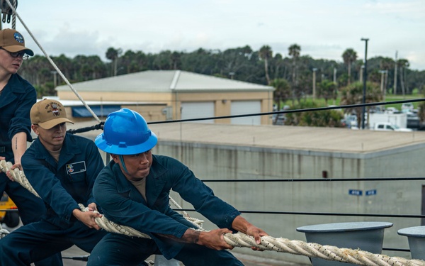 USS Gridley Pulls Into Mayport, Florida