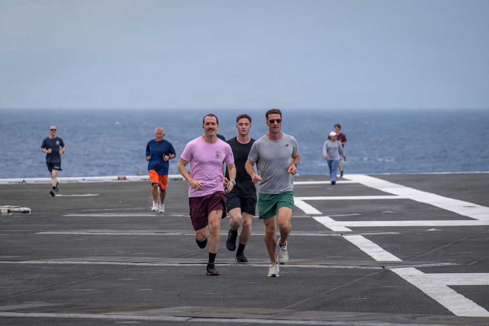 USS Nimitz conducts 5k Flight Deck Run during Tiger Cruise