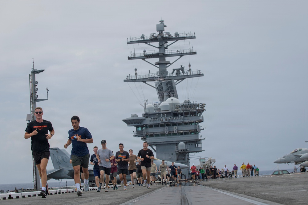 USS Nimitz conducts 5k Flight Deck Run during Tiger Cruise