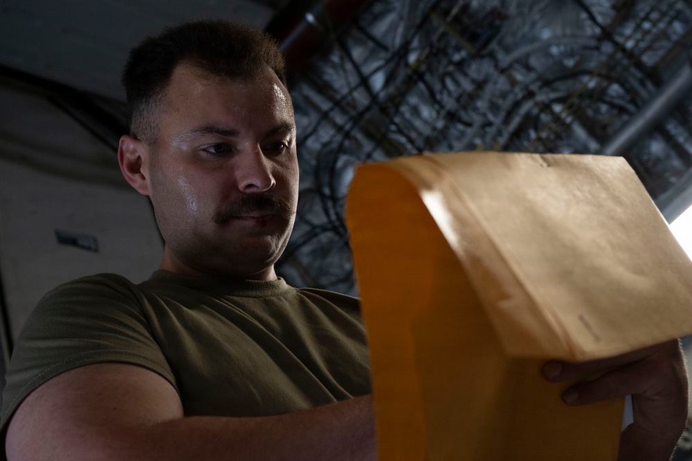 C-17 prepares for flight to CENTCOM