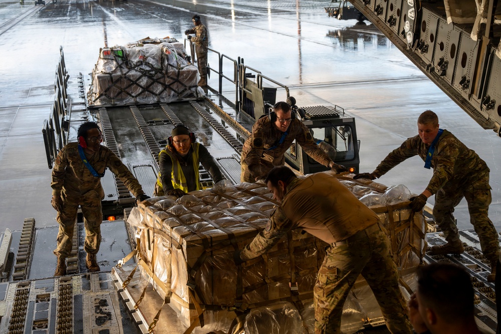 C-17 prepares for flight to CENTCOM