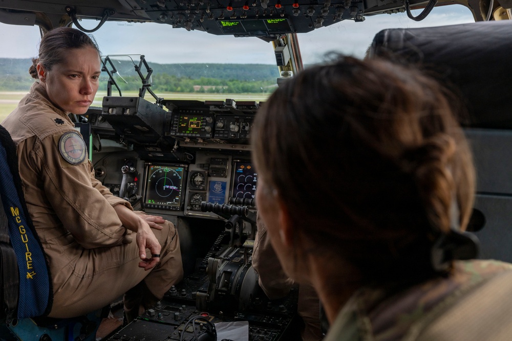 C-17 prepares for flight to CENTCOM