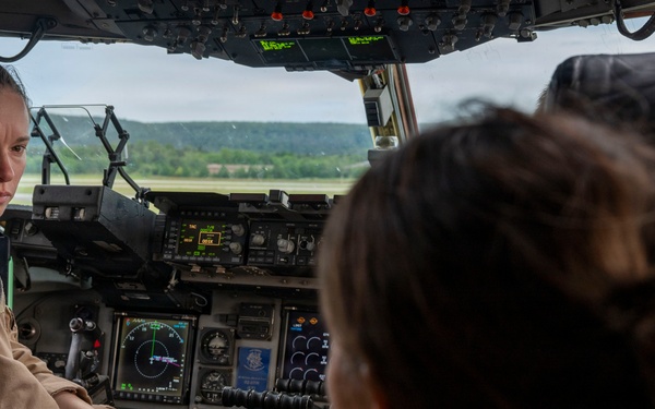C-17 prepares for flight to CENTCOM
