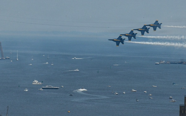 Blue Angels at SAIL250