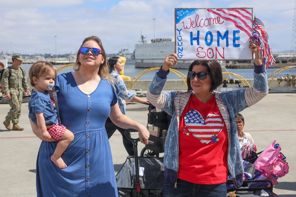USS Lake Erie (CG 70) Returns to Homeport Following Deployment