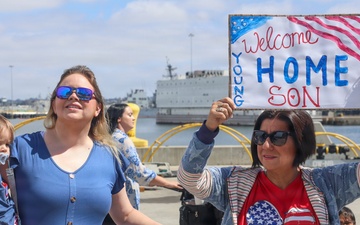 USS Lake Erie (CG 70) Returns to Homeport Following Deployment