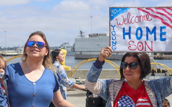USS Lake Erie (CG 70) Returns to Homeport Following Deployment