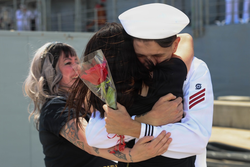 USS Lake Erie (CG 70) Returns to Homeport Following Deployment