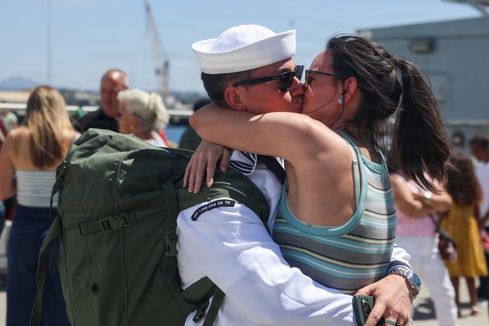 USS Lake Erie (CG 70) Returns to Homeport Following Deployment
