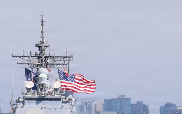 USS Lake Erie (CG 70) Returns to Homeport Following Deployment