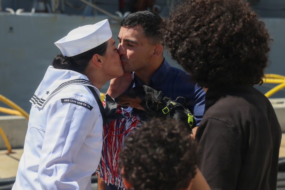 USS Lake Erie (CG 70) Returns to Homeport Following Deployment