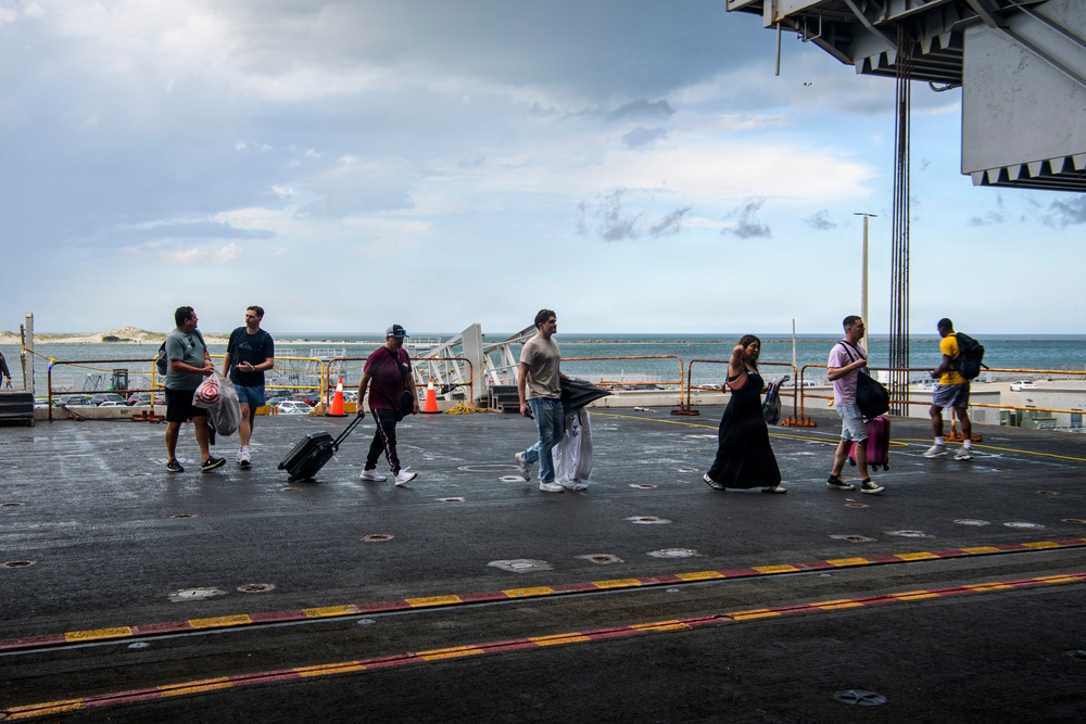 USS Nimitz Conducts Tiger Cruise