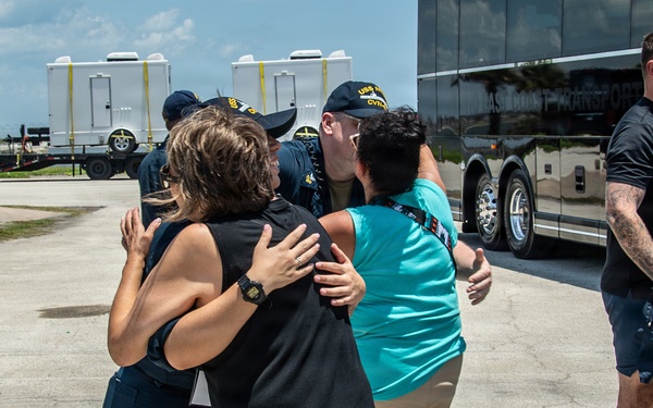 Nimitz Sailors Say Goodbye To Tigers