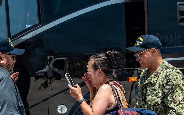 Nimitz Sailors Say Goodbye To Tigers
