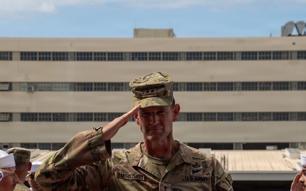 U.S. Army Major General Barthomees visits USS Essex
