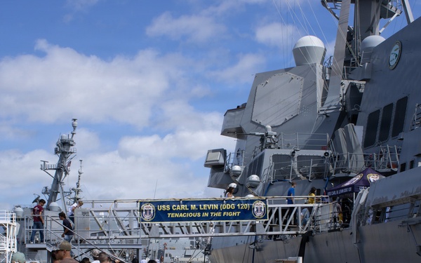 Public tours U.S. Navy destroyer during RIMPAC 26 open ship event