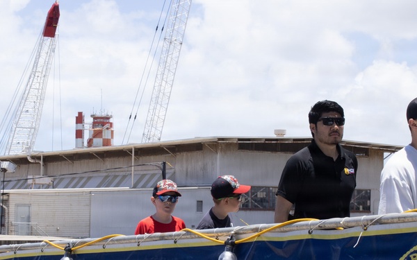 Public tours U.S. Navy destroyer during RIMPAC 26 open ship event