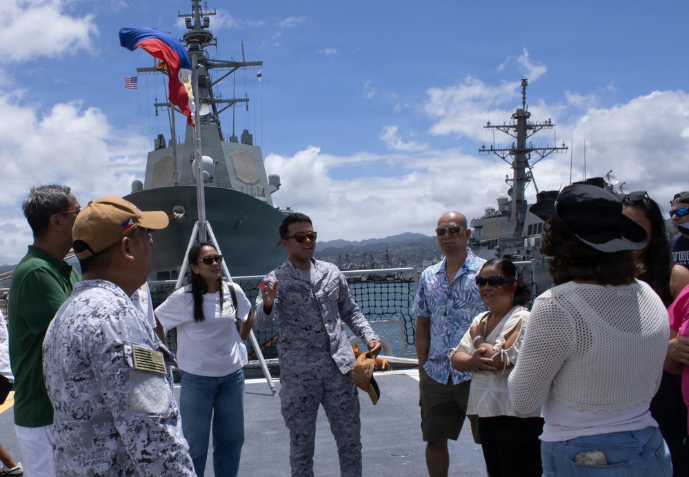 Public tours Philippine Navy frigate during RIMPAC 26 open ship event