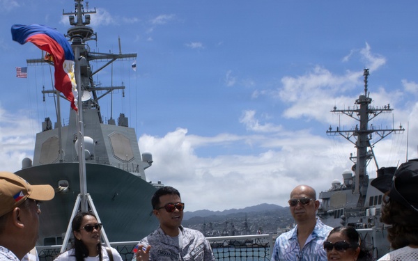 Public tours Philippine Navy frigate during RIMPAC 26 open ship event