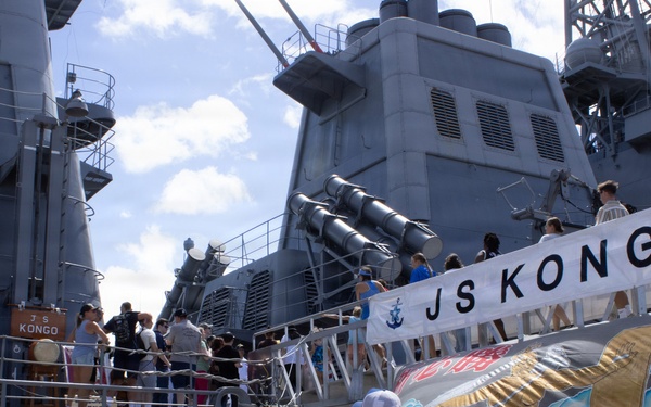 Public tours Japan Maritime Self-Defense Force destroyer during RIMPAC 26 open ship event