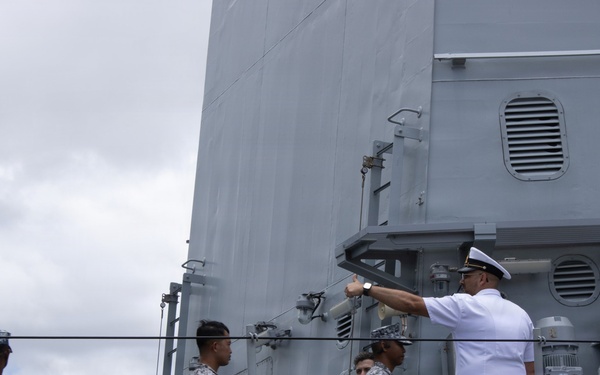 Philippine Coast Guard visits Italian Navy combat ship during RIMPAC 26