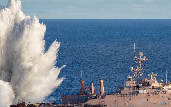 Multilateral, Joint Forces execute sinking exercise during Valiant Shield 2026