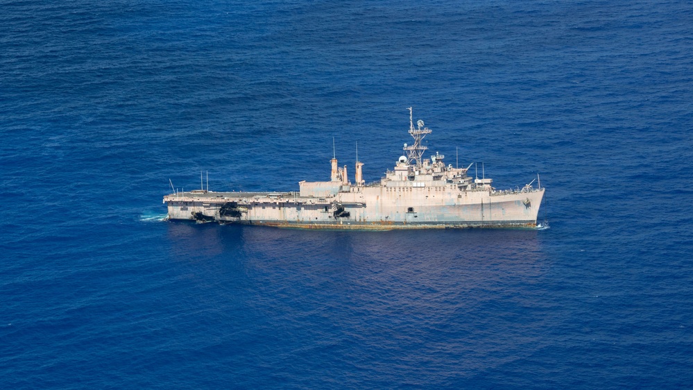 Multilateral, Joint Forces execute sinking exercise during Valiant Shield 2026