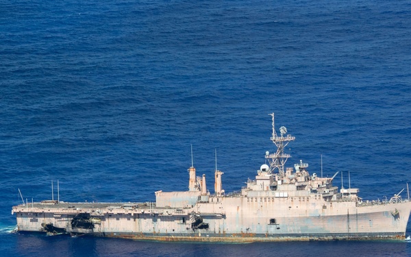 Multilateral, Joint Forces execute sinking exercise during Valiant Shield 2026