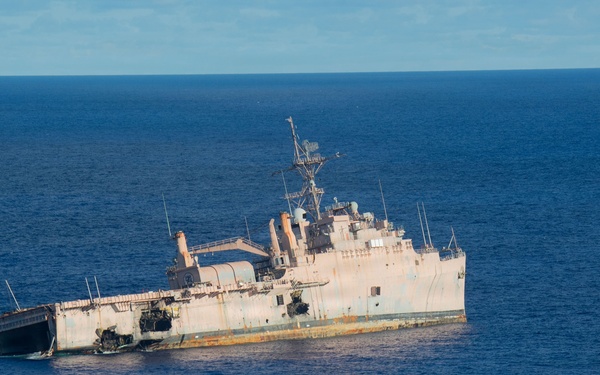 Multilateral, Joint Forces execute sinking exercise during Valiant Shield 2026