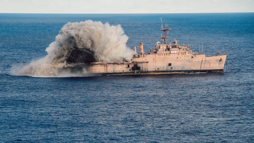 Multilateral, Joint Forces execute sinking exercise during Valiant Shield 2026