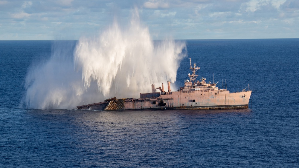 Multilateral, Joint Forces execute sinking exercise during Valiant Shield 2026
