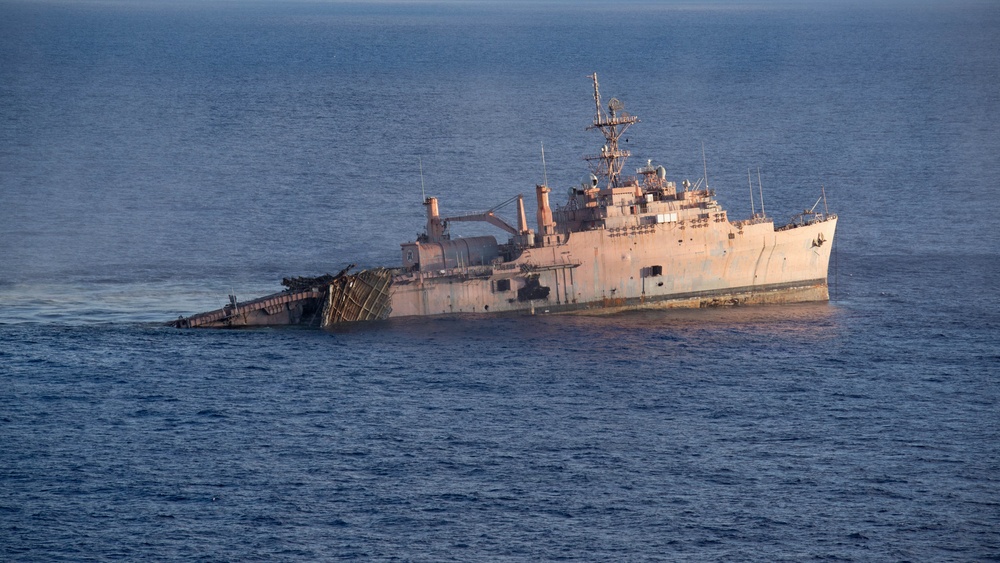 Multilateral, Joint Forces execute sinking exercise during Valiant Shield 2026