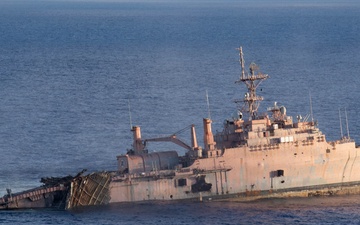 Multilateral, Joint Forces execute sinking exercise during Valiant Shield 2026