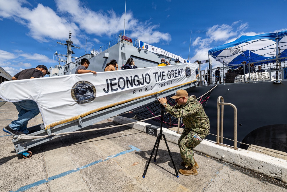 U.S. Navy Sailor documents public tour during RIMPAC 26 open ship event